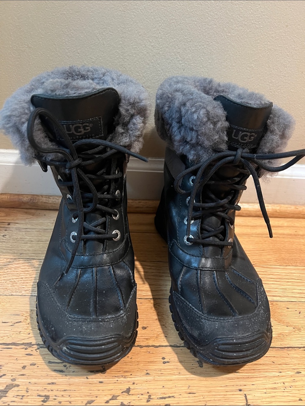 UGG Women’s Size 7 Black Winter Lace-Up Boots with Gray Shearling Collar